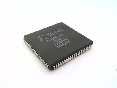 XILINX XC3030-100PC84C