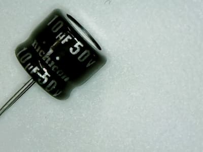 NICHICON UMV1H100MFD