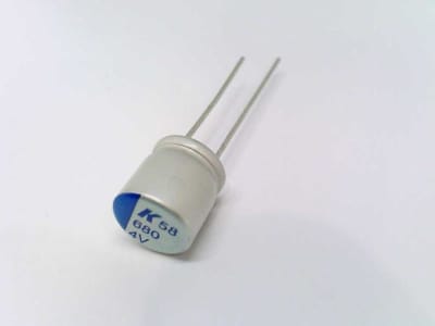 KEMET A758KK687M0GAAE016