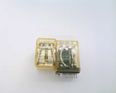 IDEC RH2V2-UDC24V