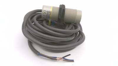 OMRON E2K-X15MF2 5M