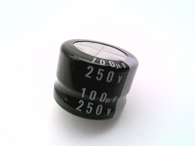 NICHICON LGJ2E101MELZ15