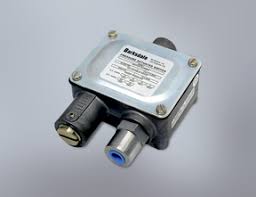 BARKSDALE 9048-4-CS-V