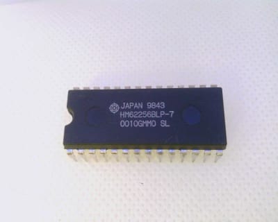 HITACHI HM62256BLP-7