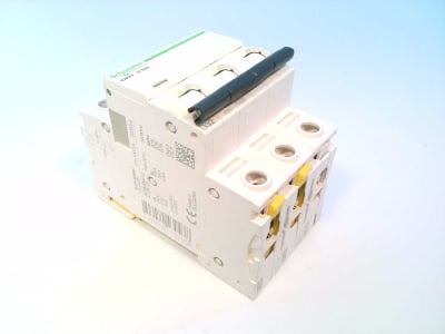 SCHNEIDER ELECTRIC A9F08332