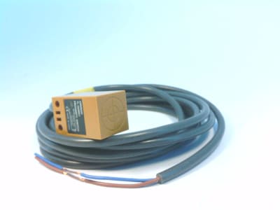 OMRON TL-Q5MD1