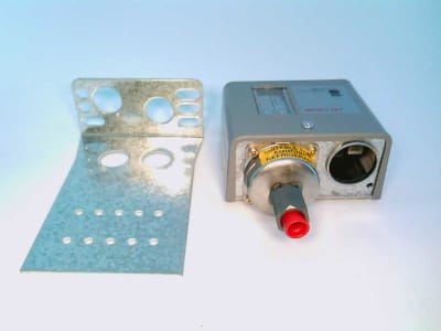 JOHNSON CONTROLS P72AA18C