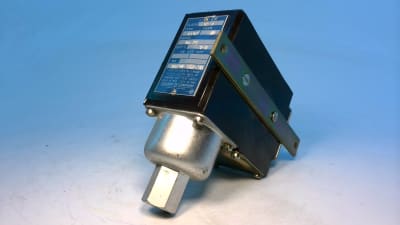 SCHNEIDER ELECTRIC 9012-FLG-2