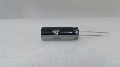 UNITED CHEMI CON ELXV350ELL122MK35S