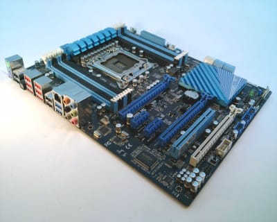 ASUS P9X79-LE