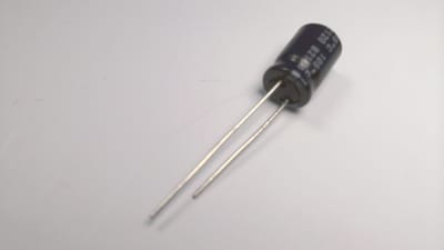 NICHICON UHV1V221MPD