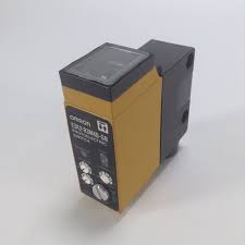 OMRON E3A2-R3M4D-GN