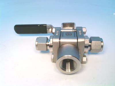 SWAGELOK SS-R63XES8-F8