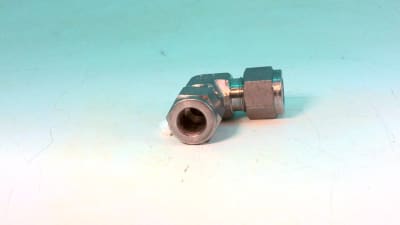 SWAGELOK SS-600-9SC11