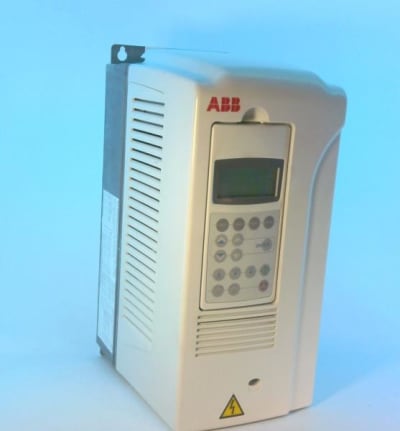 ASEA BROWN BOVERI ACS800-01-0004-3+E200