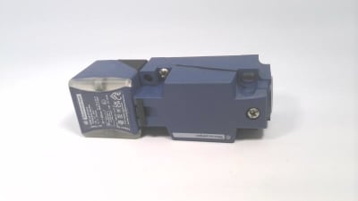 TELEMECANIQUE SENSORS XS8C4A1PCN12