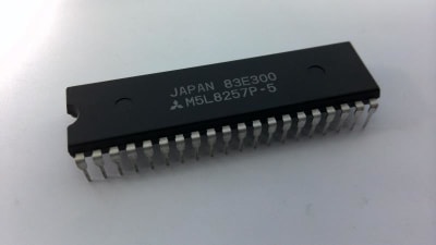 MITSUBISHI M5L8257P-5