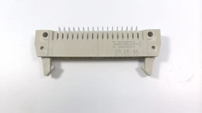 TE CONNECTIVITY 3-828588-4