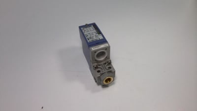 TELEMECANIQUE SENSORS XMLB035B2S11