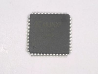 XILINX XC95144XL-10TQG100C