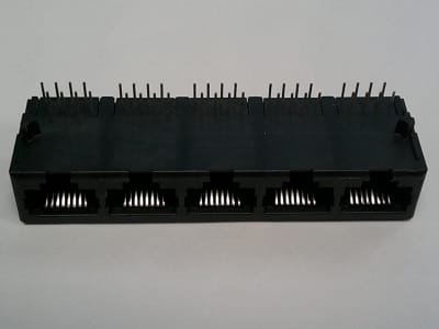 TE CONNECTIVITY 5557563-1