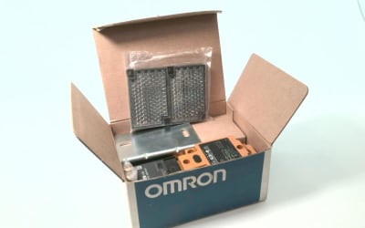 OMRON E3N2-R5-B4-US