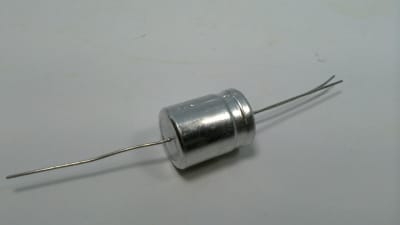 VISHAY 673D182H6R3HE7J