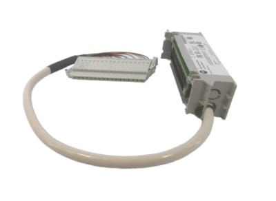 ALLEN BRADLEY 1492-CM1746-M02