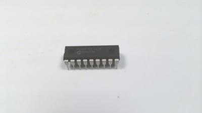 MICROCHIP TECHNOLOGY INC PIC16C712-04/P
