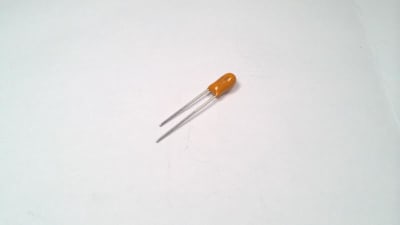 VISHAY 489D106X0025D1V