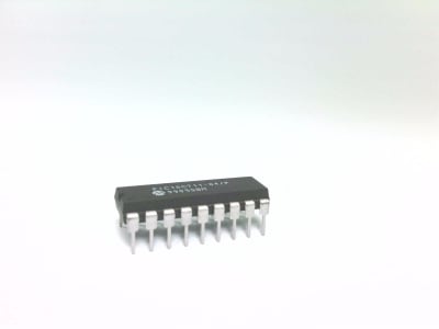 MICROCHIP TECHNOLOGY INC PIC16C711-04/P