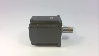 YASKAWA ELECTRIC SGM7A-02A7D61