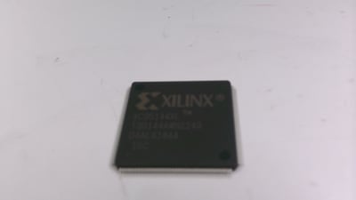 XILINX XC95144XL-10TQG144C